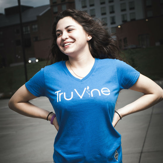 Camiseta de cuello en V para mujer de TruVine